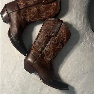 SOLD‼️❤️❤️Tony Lama Brown Leather Ankle Boots